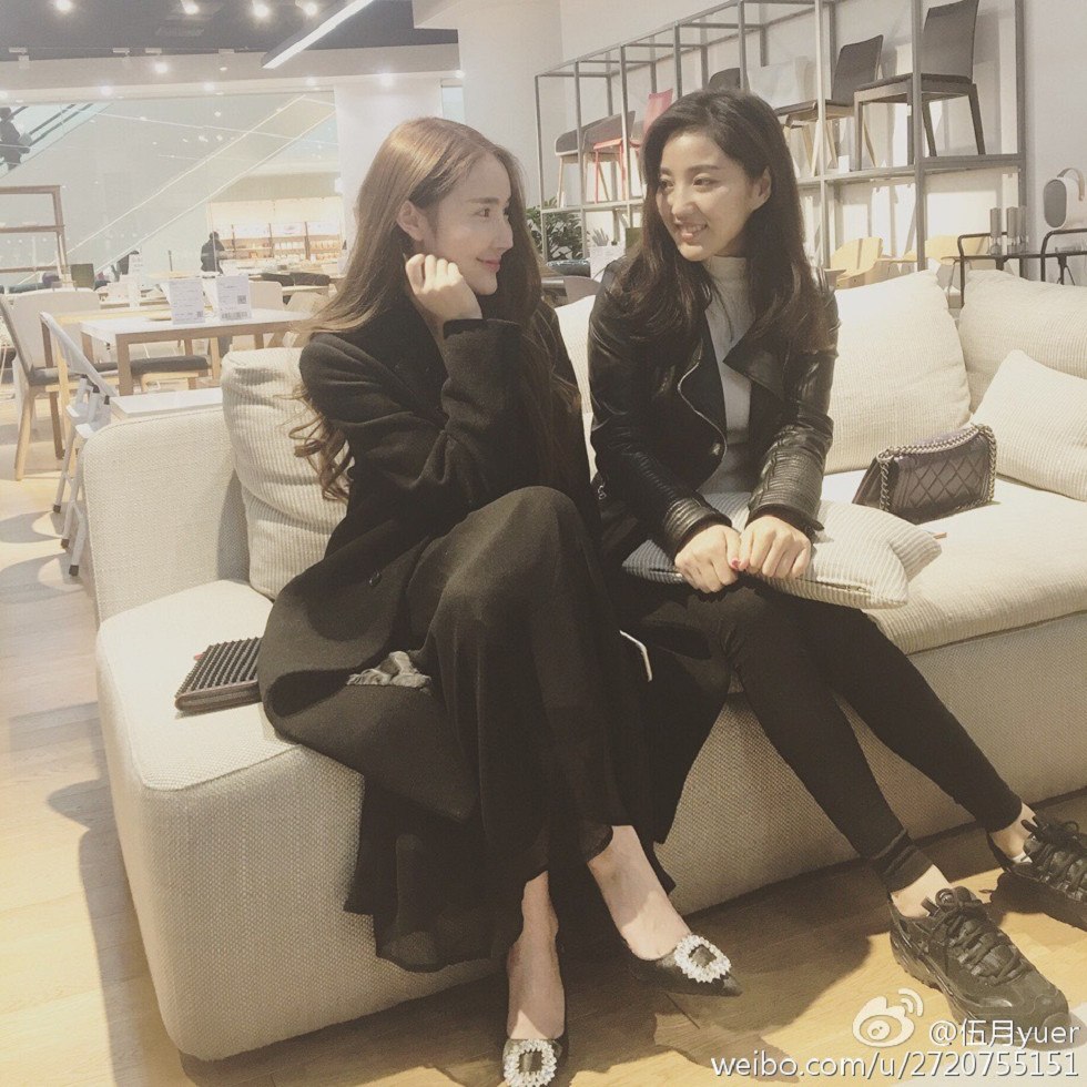 性感尤物乳神伍月yuer海量微博生活写真秀150P