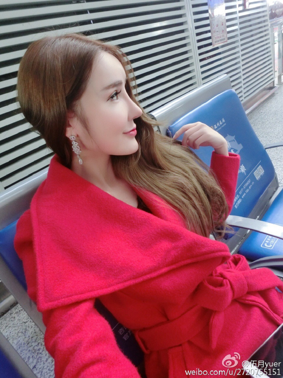 性感尤物乳神伍月yuer海量微博生活写真秀150P