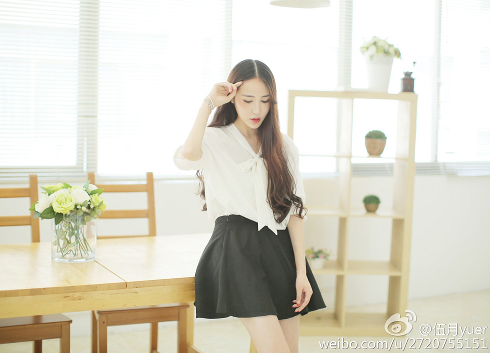 性感尤物乳神伍月yuer海量微博生活写真秀150P