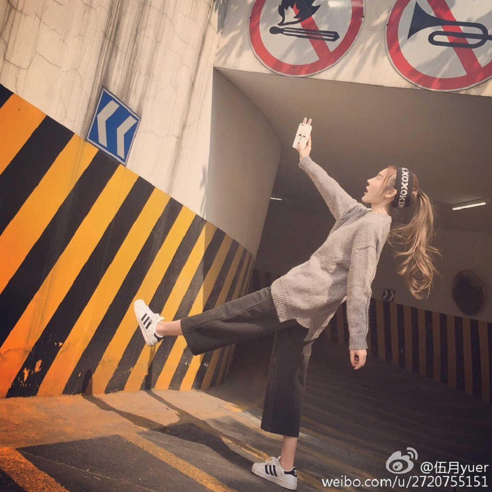 性感尤物乳神伍月yuer海量微博生活写真秀150P