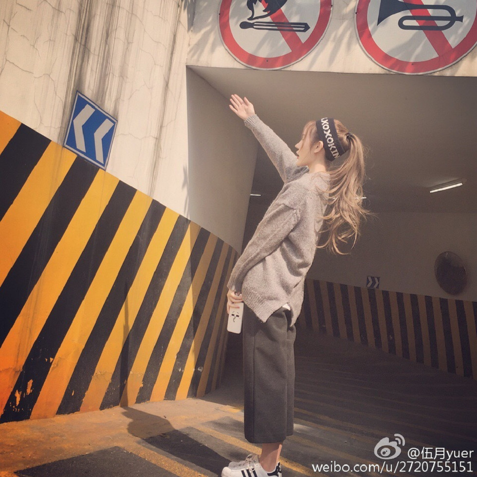 性感尤物乳神伍月yuer海量微博生活写真秀150P