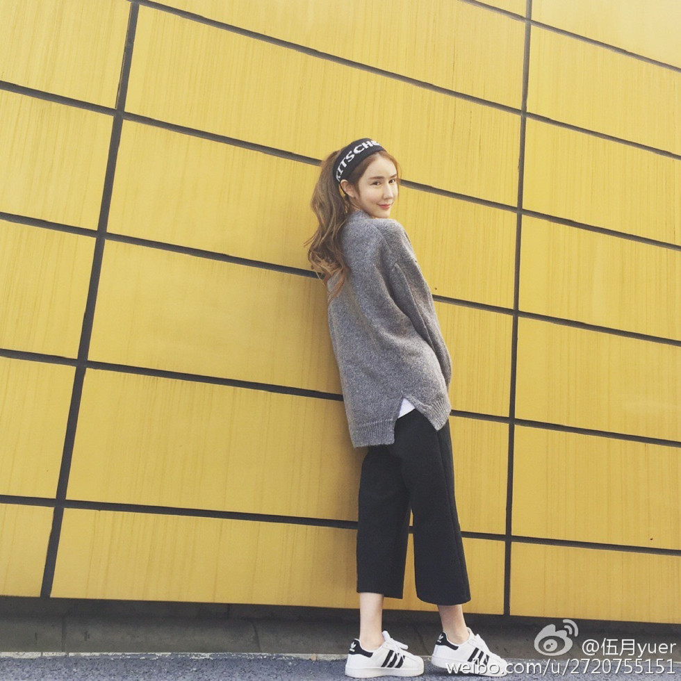 性感尤物乳神伍月yuer海量微博生活写真秀150P