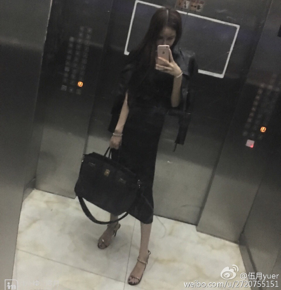 性感尤物乳神伍月yuer海量微博生活写真秀150P