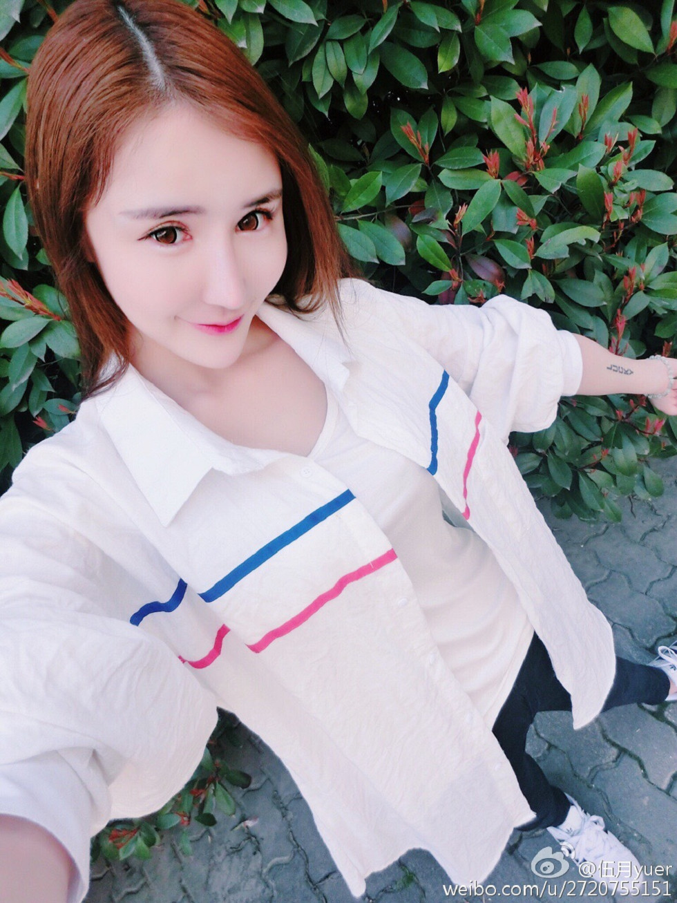 性感尤物乳神伍月yuer海量微博生活写真秀150P