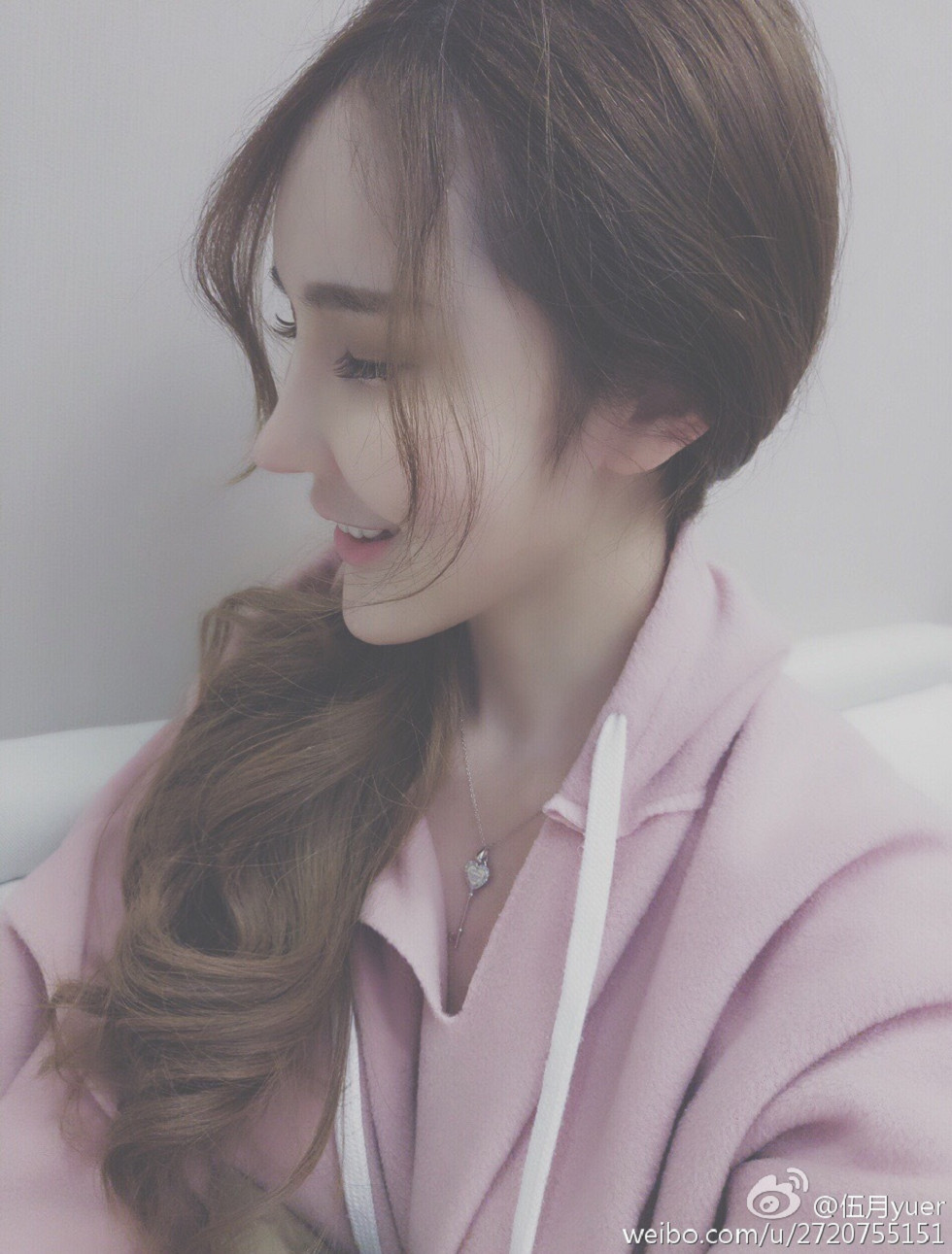 性感尤物乳神伍月yuer海量微博生活写真秀150P