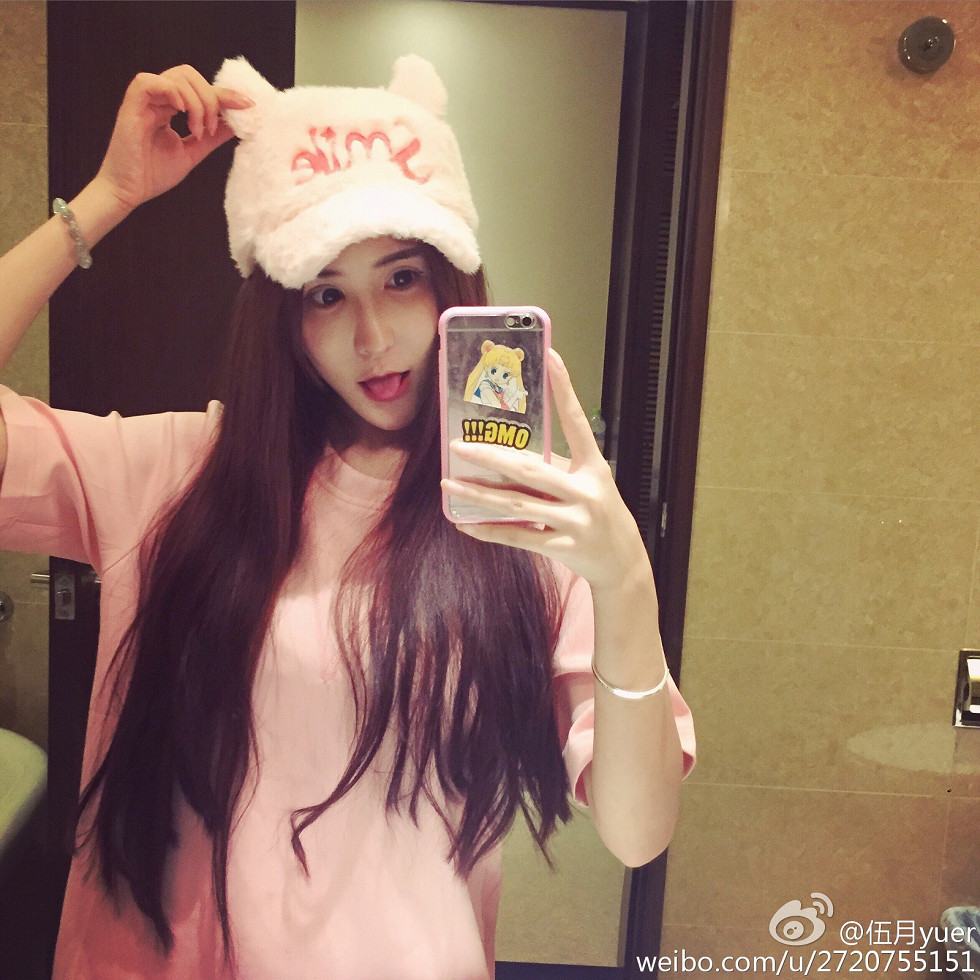性感尤物乳神伍月yuer海量微博生活写真秀150P