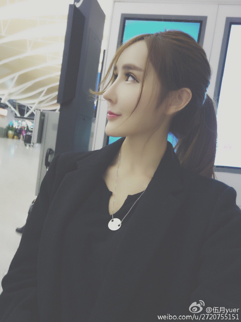 性感尤物乳神伍月yuer海量微博生活写真秀150P