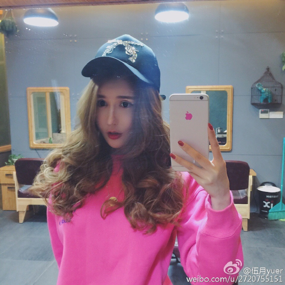 性感尤物乳神伍月yuer海量微博生活写真秀150P