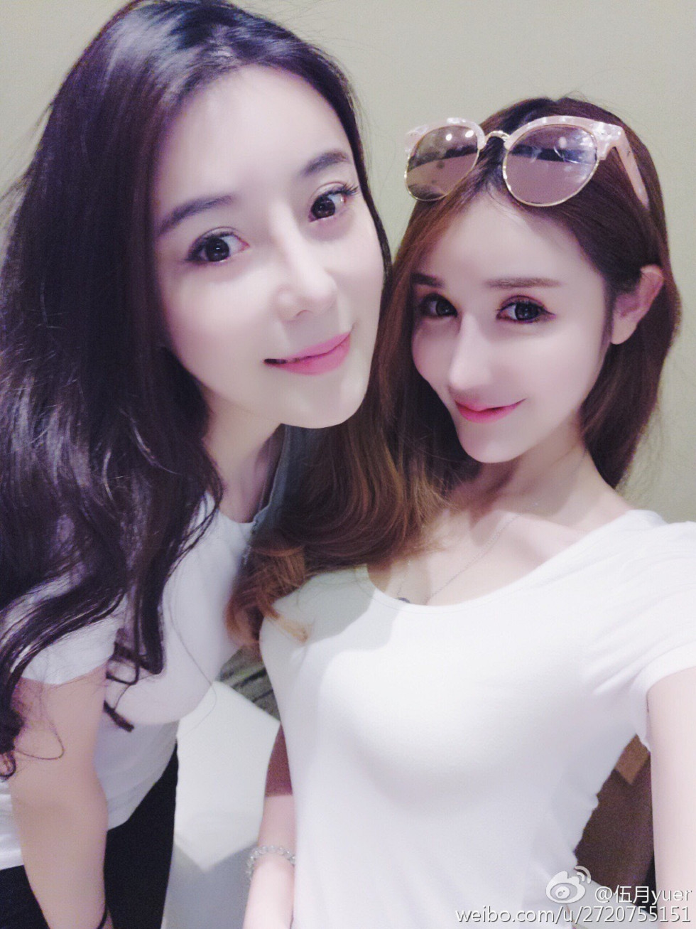 性感尤物乳神伍月yuer海量微博生活写真秀150P