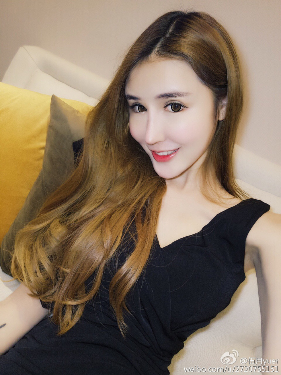 性感尤物乳神伍月yuer海量微博生活写真秀150P