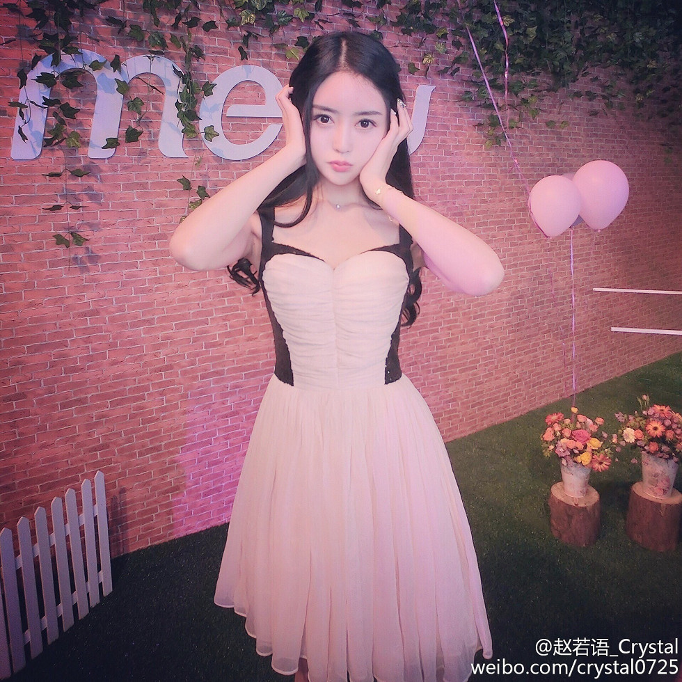 DOTA美女赵若语Crystal黑丝长腿海量微博性感写真415P