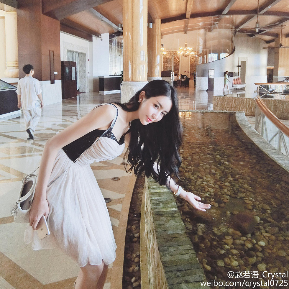 DOTA美女赵若语Crystal黑丝长腿海量微博性感写真415P