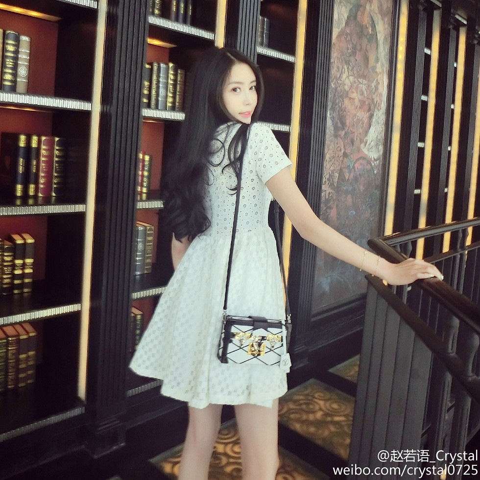 DOTA美女赵若语Crystal黑丝长腿海量微博性感写真415P