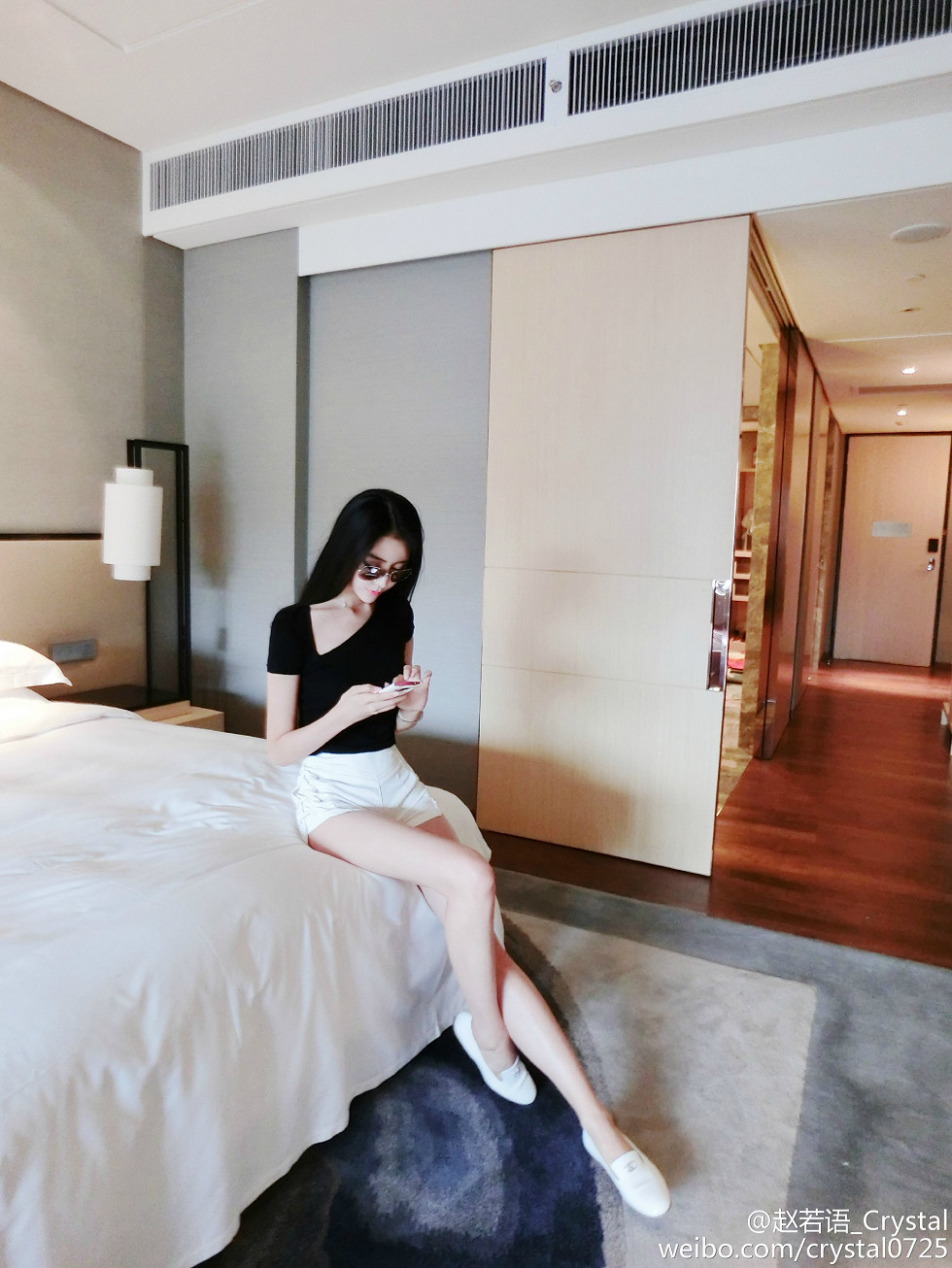 DOTA美女赵若语Crystal黑丝长腿海量微博性感写真415P