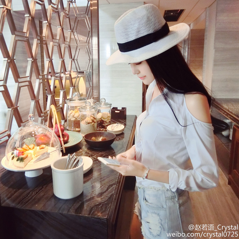 DOTA美女赵若语Crystal黑丝长腿海量微博性感写真415P