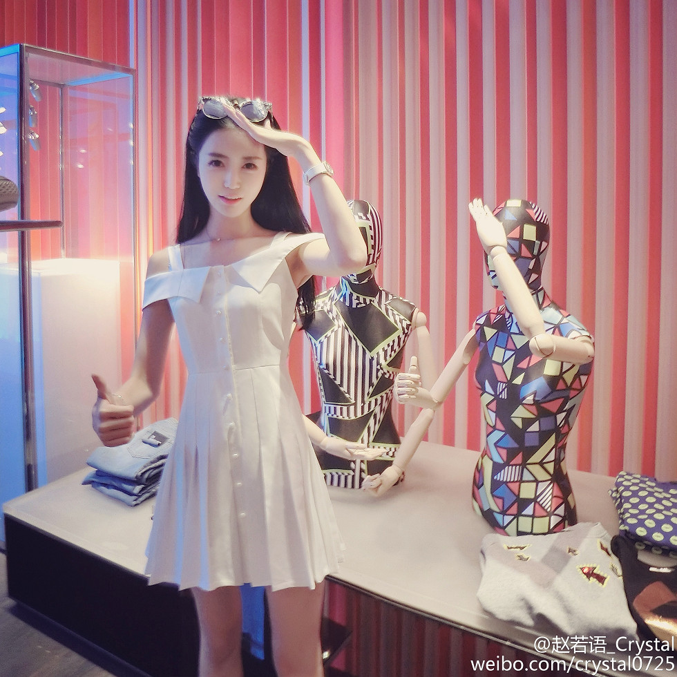 DOTA美女赵若语Crystal黑丝长腿海量微博性感写真415P