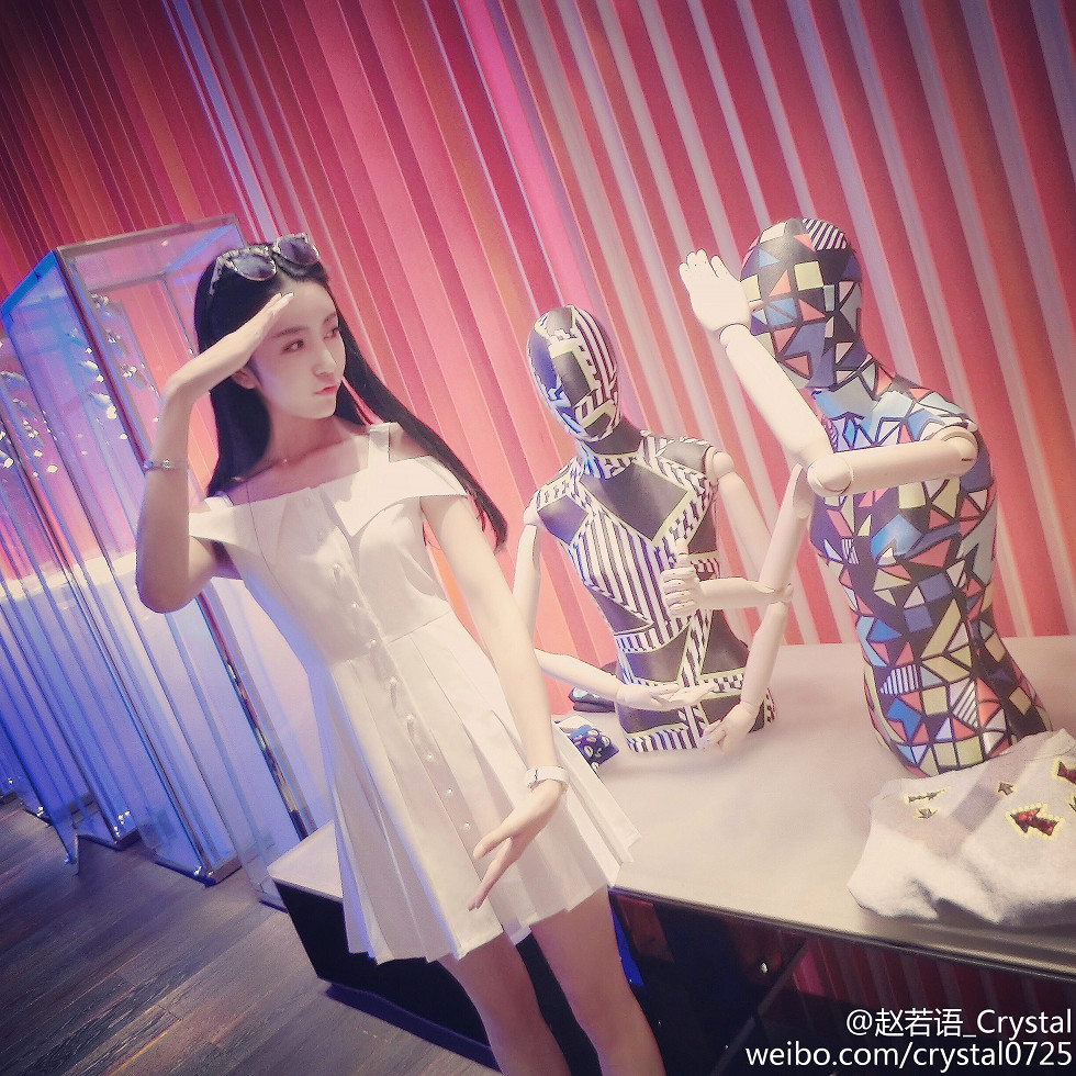 DOTA美女赵若语Crystal黑丝长腿海量微博性感写真415P