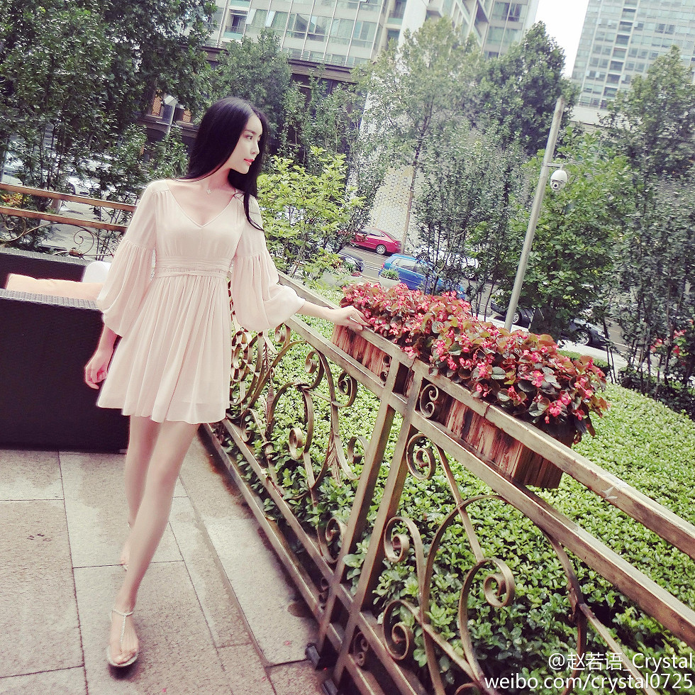 DOTA美女赵若语Crystal黑丝长腿海量微博性感写真415P