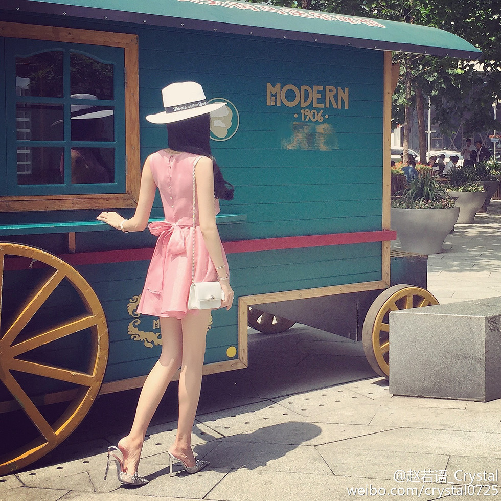 DOTA美女赵若语Crystal黑丝长腿海量微博性感写真415P