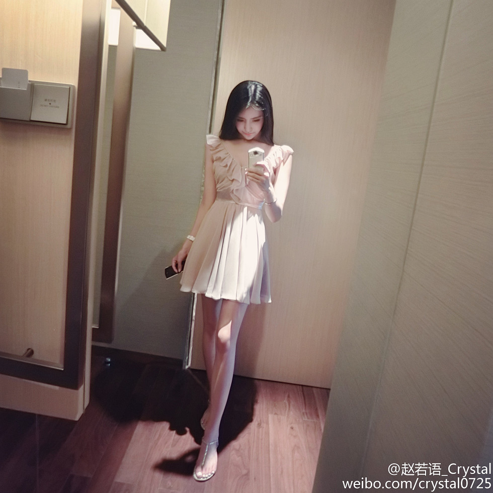 DOTA美女赵若语Crystal黑丝长腿海量微博性感写真415P