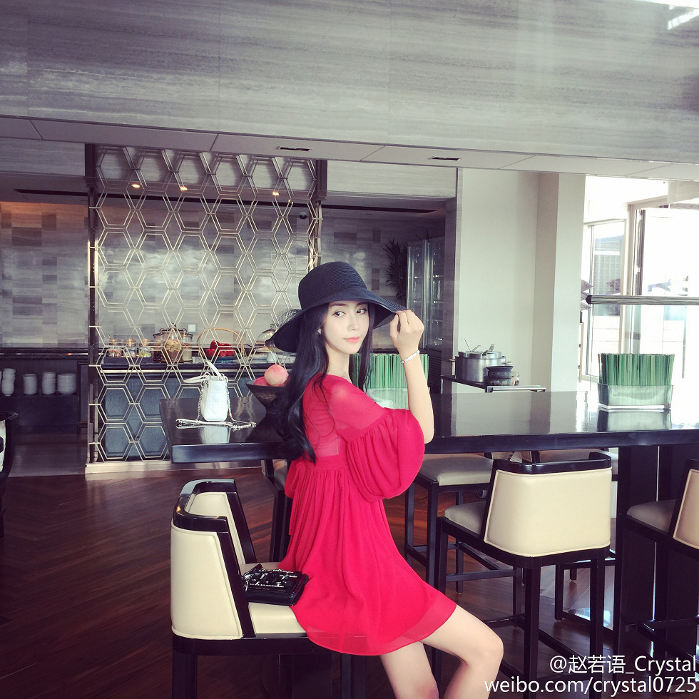 DOTA美女赵若语Crystal黑丝长腿海量微博性感写真415P