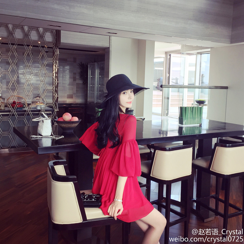 DOTA美女赵若语Crystal黑丝长腿海量微博性感写真415P