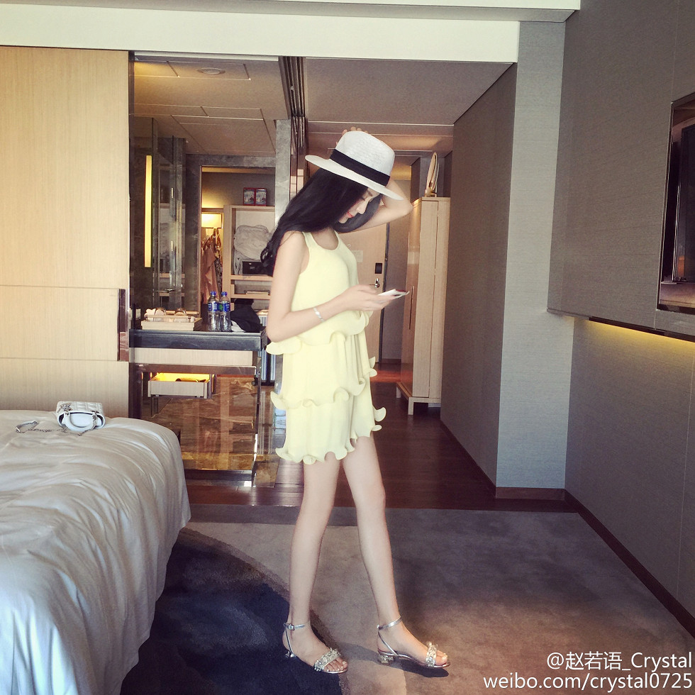 DOTA美女赵若语Crystal黑丝长腿海量微博性感写真415P