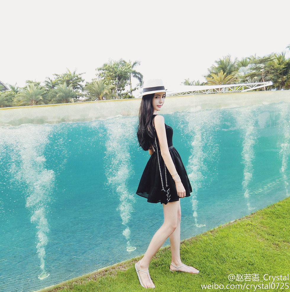 DOTA美女赵若语Crystal黑丝长腿海量微博性感写真415P