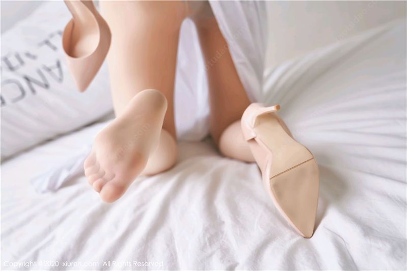 XiuRen秀人网No.2273林子欣Freya慷懒睡衣与肉丝服饰