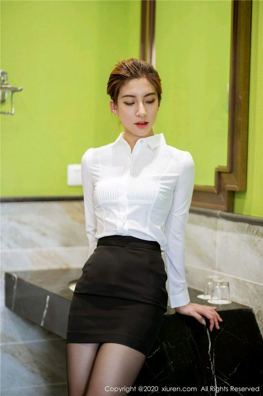 XiuRen秀人网No.2276林文文yooki职场秘书OL系列