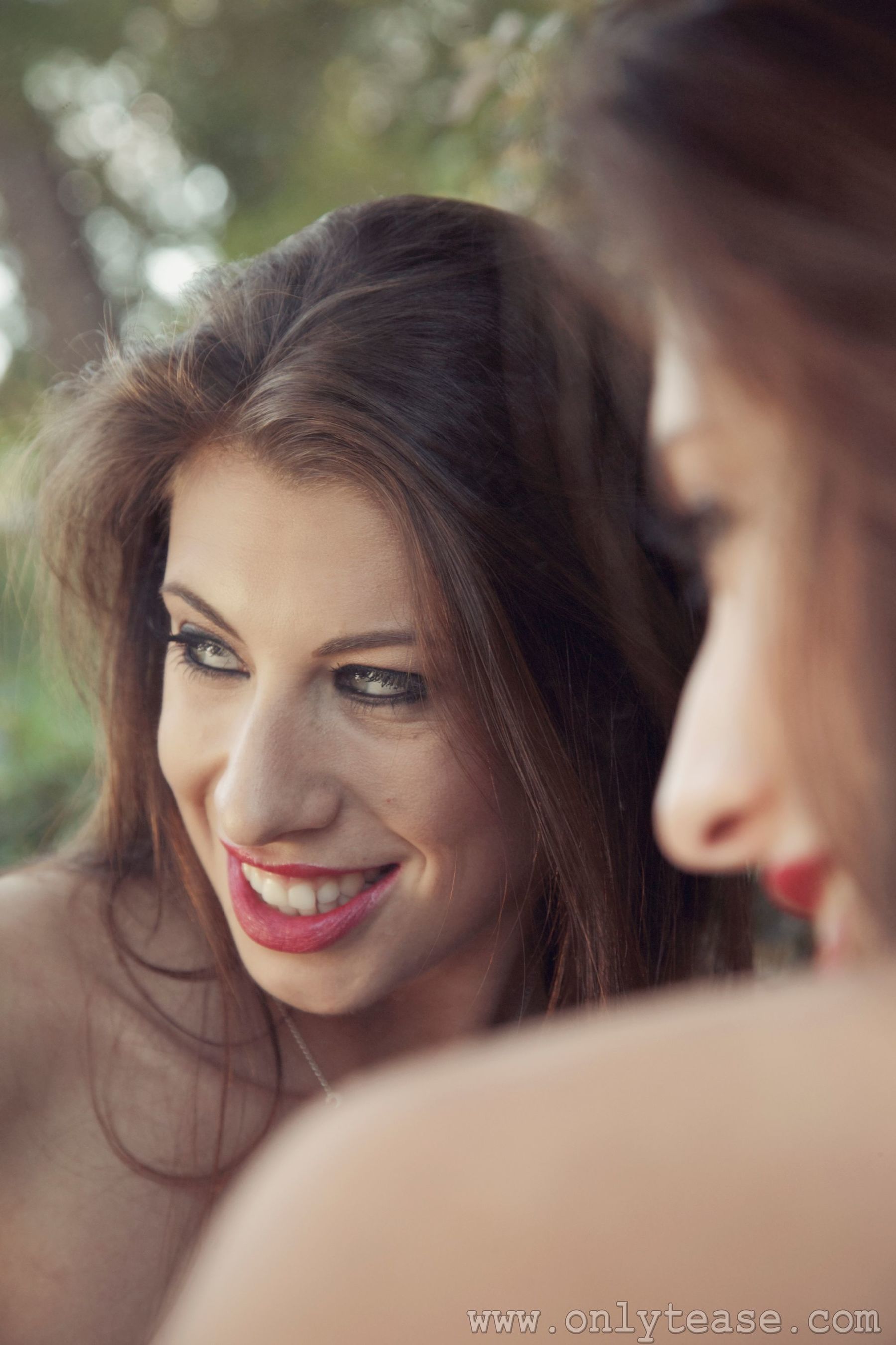 Maria E《镜子里的连衣裙女郎》 [OnlyTease] 写真集