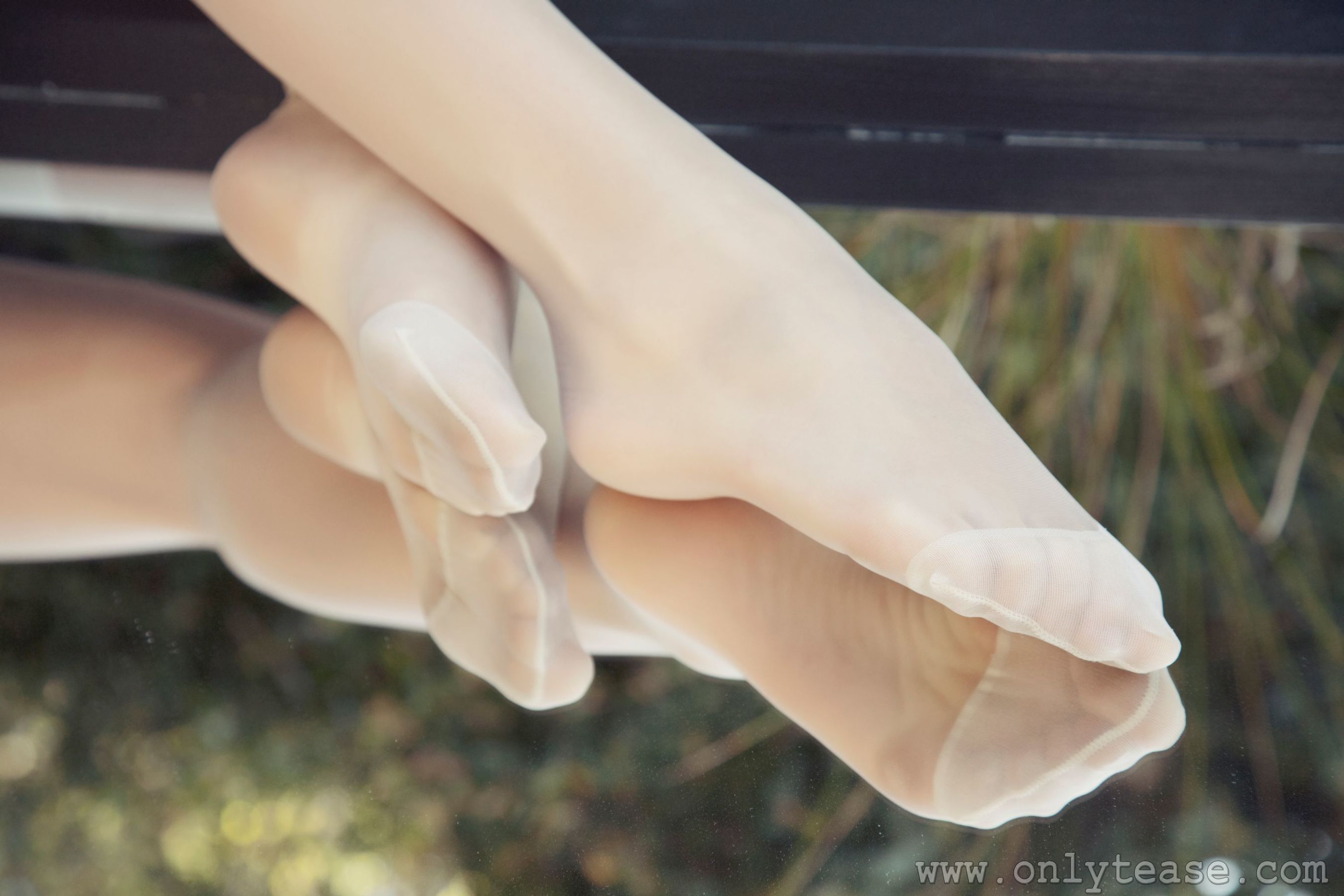 Maria E《镜子里的连衣裙女郎》 [OnlyTease] 写真集