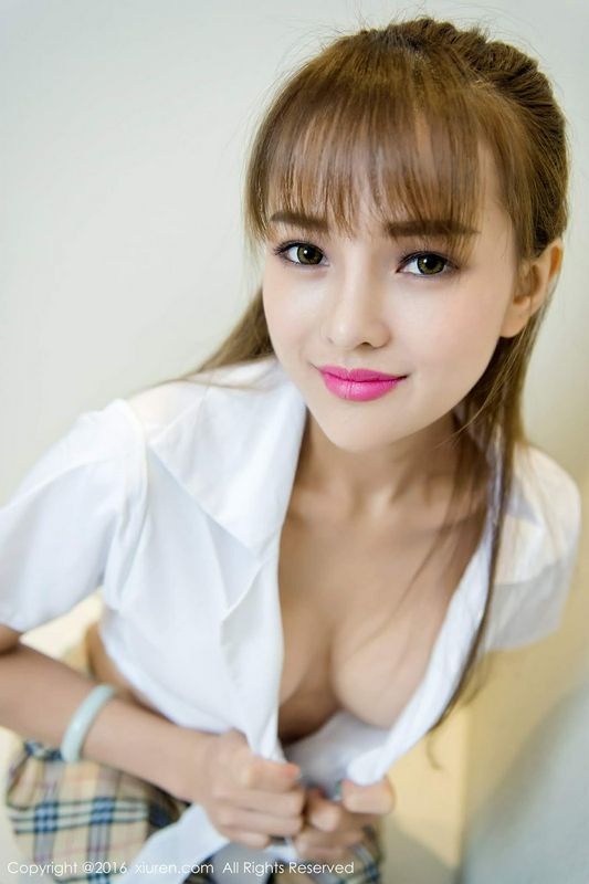 甜美女孩岑雨桥性感日系体育服崭露性感好身材