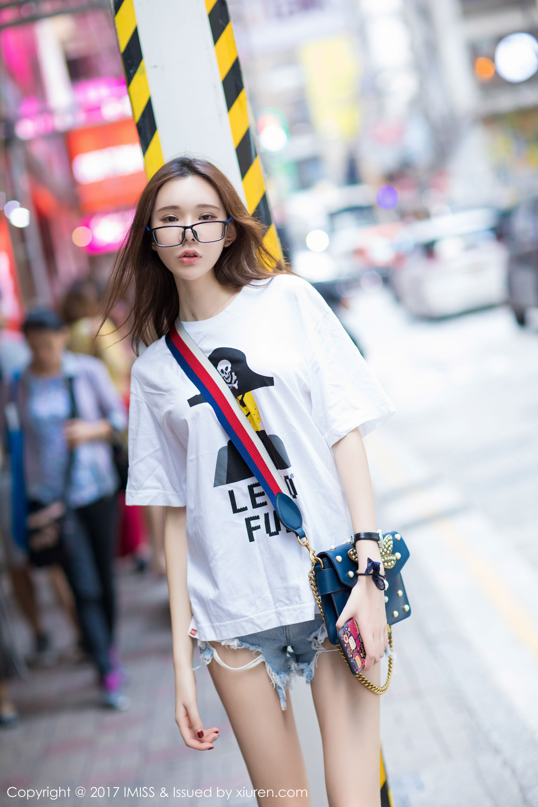 萌琪琪Irene《黑丝美腿+街拍OL萌软妹》 [爱蜜社IMiss] VOL.199 写真集