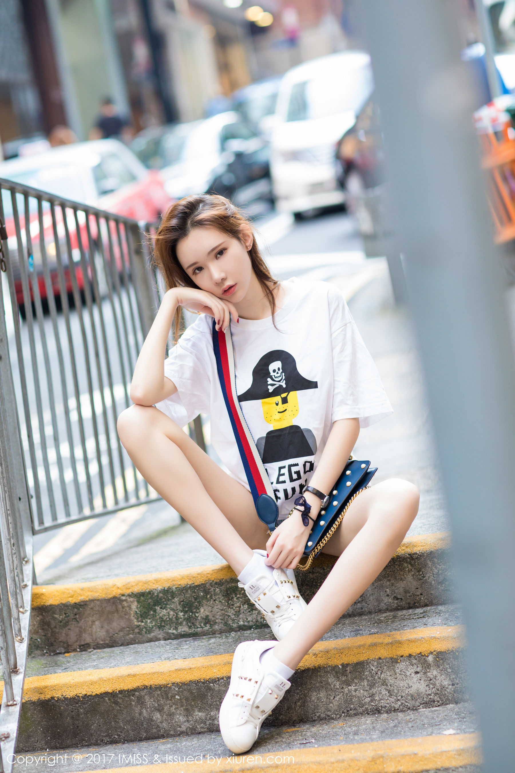 萌琪琪Irene《黑丝美腿+街拍OL萌软妹》 [爱蜜社IMiss] VOL.199 写真集