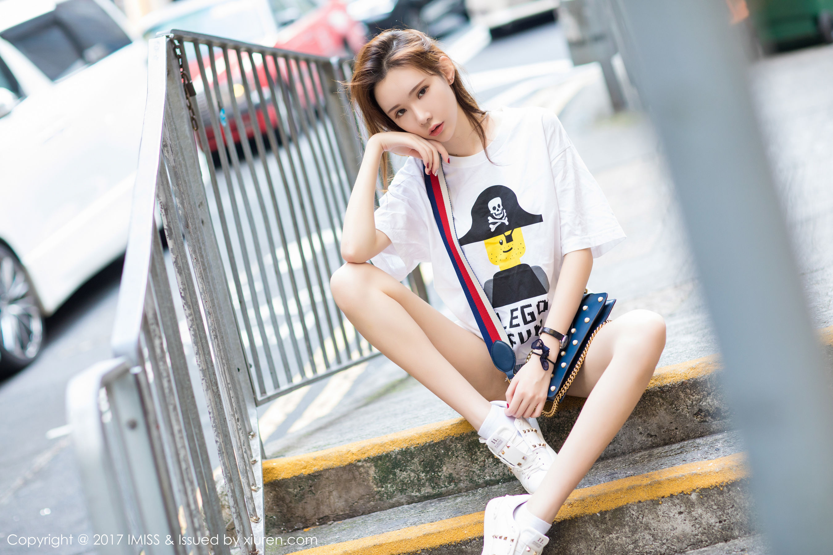 萌琪琪Irene《黑丝美腿+街拍OL萌软妹》 [爱蜜社IMiss] VOL.199 写真集