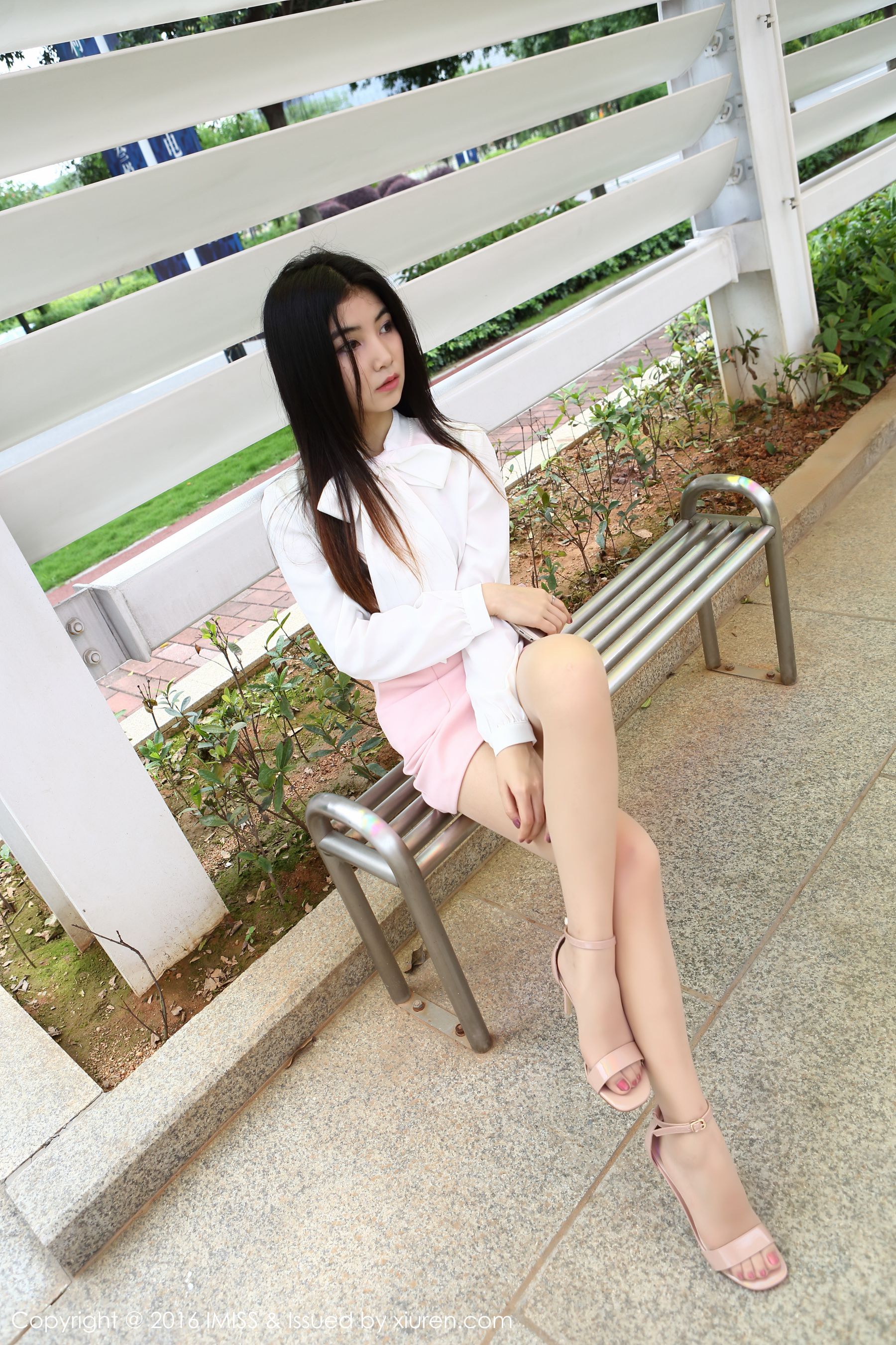 Winki丝姬《街拍丝袜美腿+车内丝袜诱惑》 [爱蜜社IMiss] Vol.094 写真集