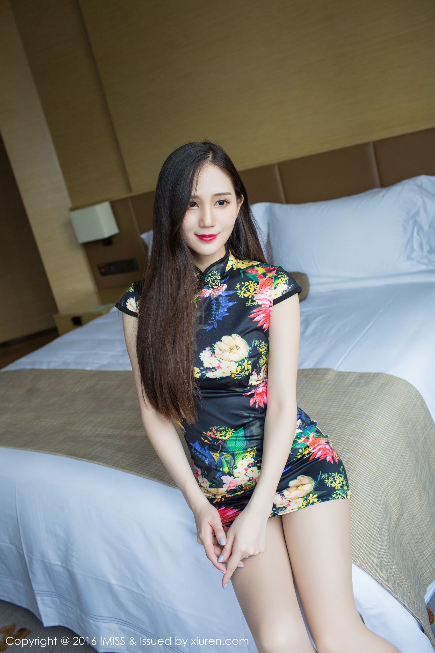 SISY思《典雅旗袍+诱惑丝袜+性感内衣》 [爱蜜社IMiss] Vol.117 写真集