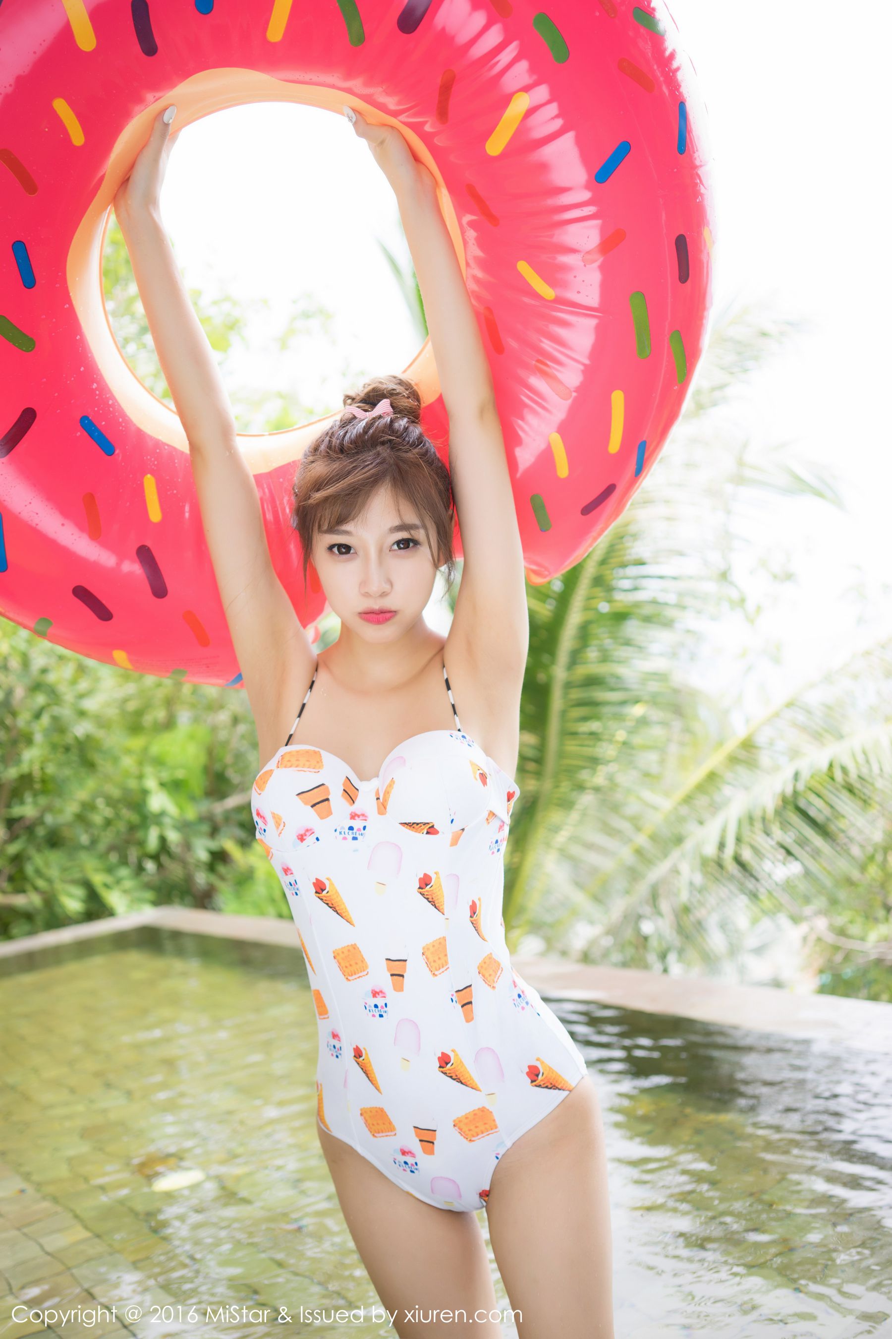 sugar小甜心CC《街拍OL+丝袜撕扯+性感比基尼》 [魅妍社MiStar] Vol.142 写真集