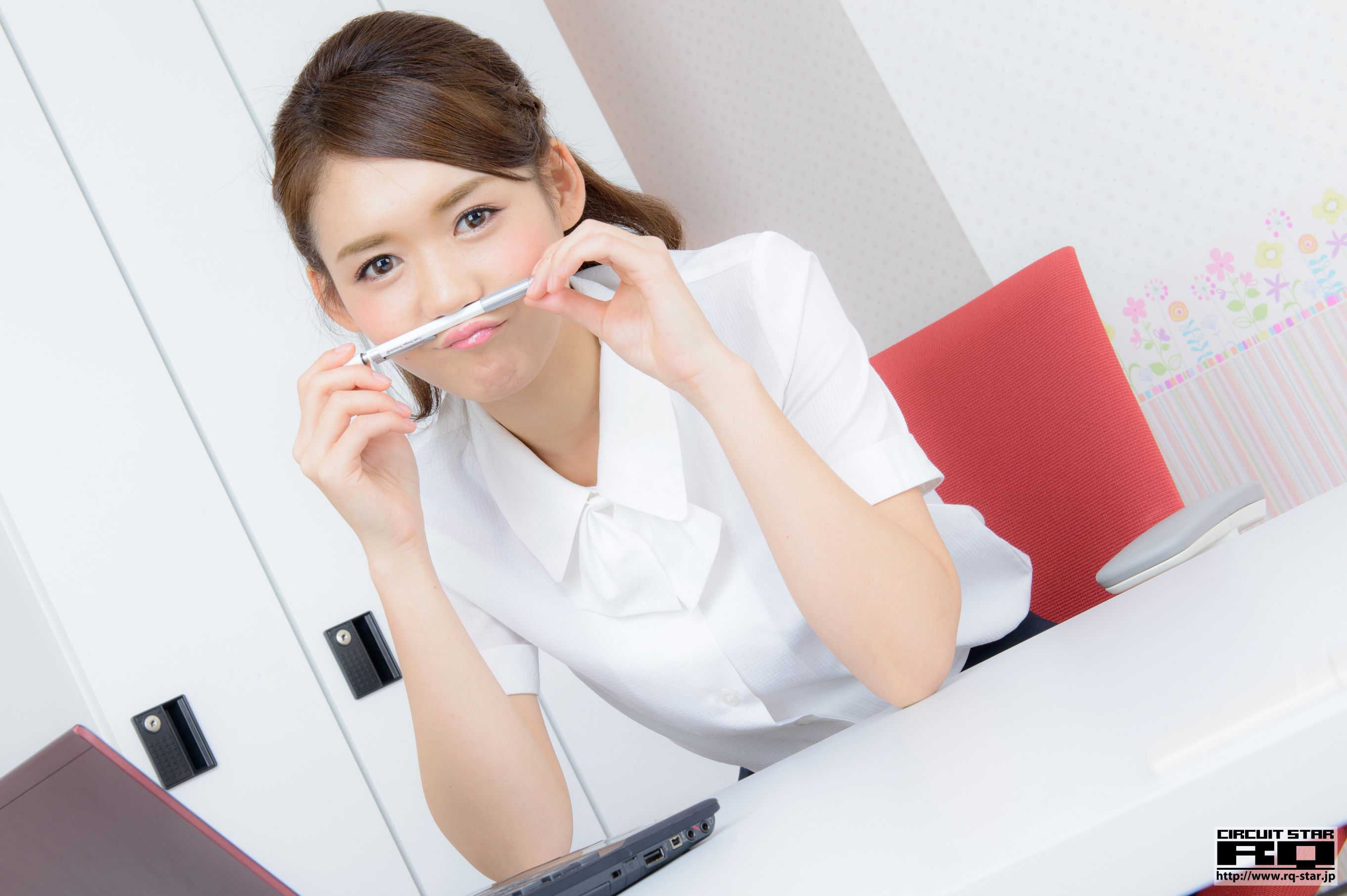 [RQ-STAR] NO.00969 Yumi 優実 Office Lady 黑丝OL 写真集