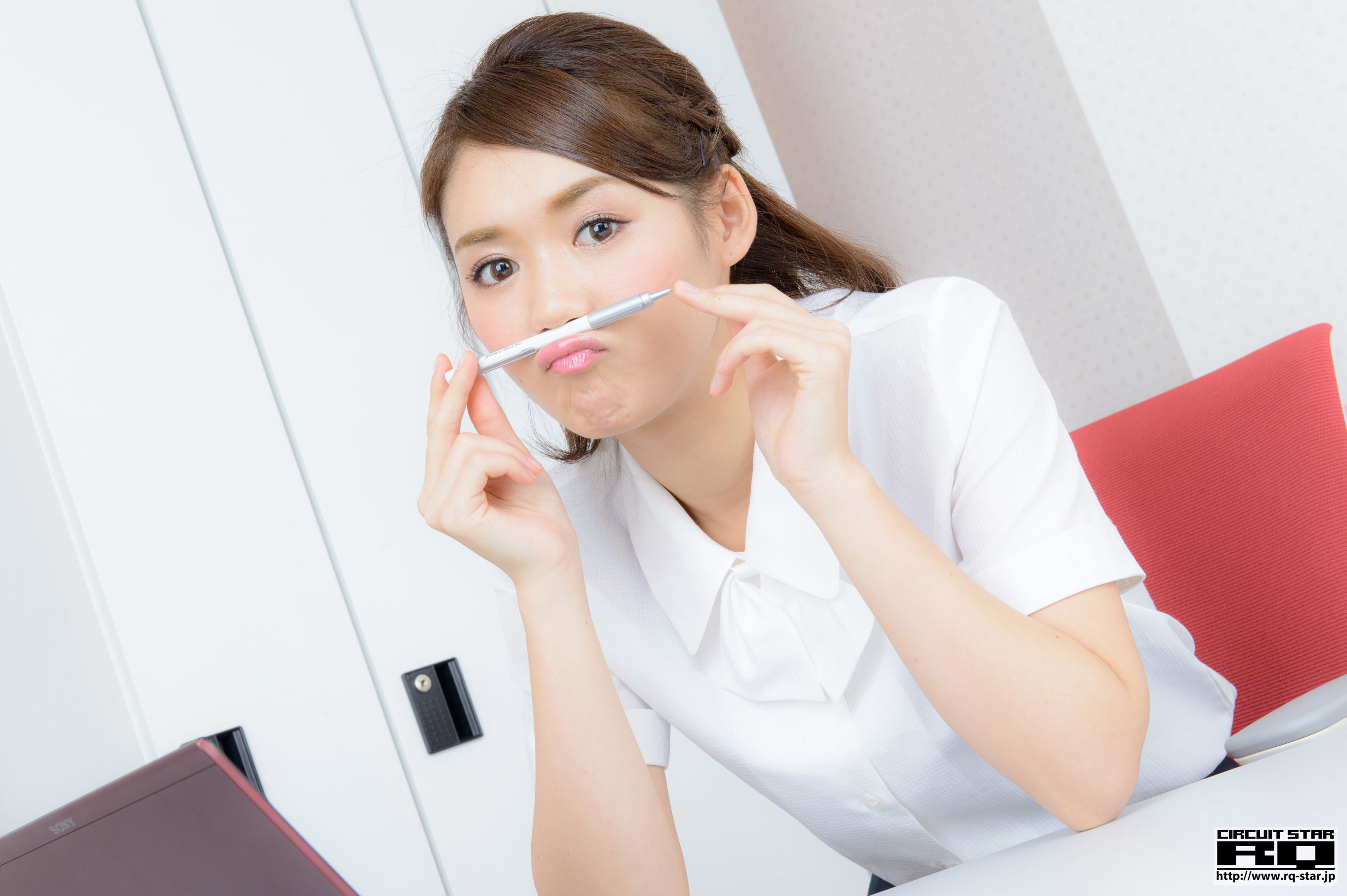 [RQ-STAR] NO.00969 Yumi 優実 Office Lady 黑丝OL 写真集