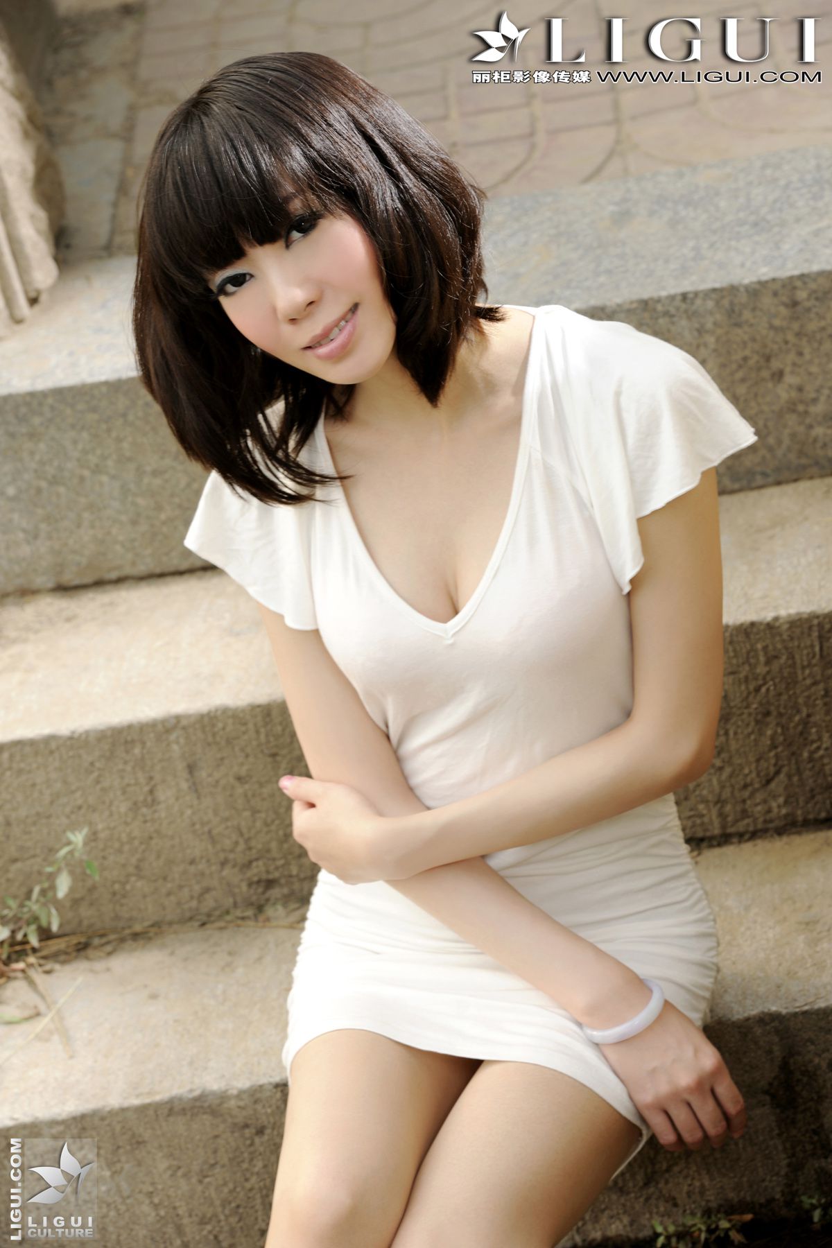 Model 乐乐《丝足戏水》 [丽柜LiGui] 美腿玉足写真图片