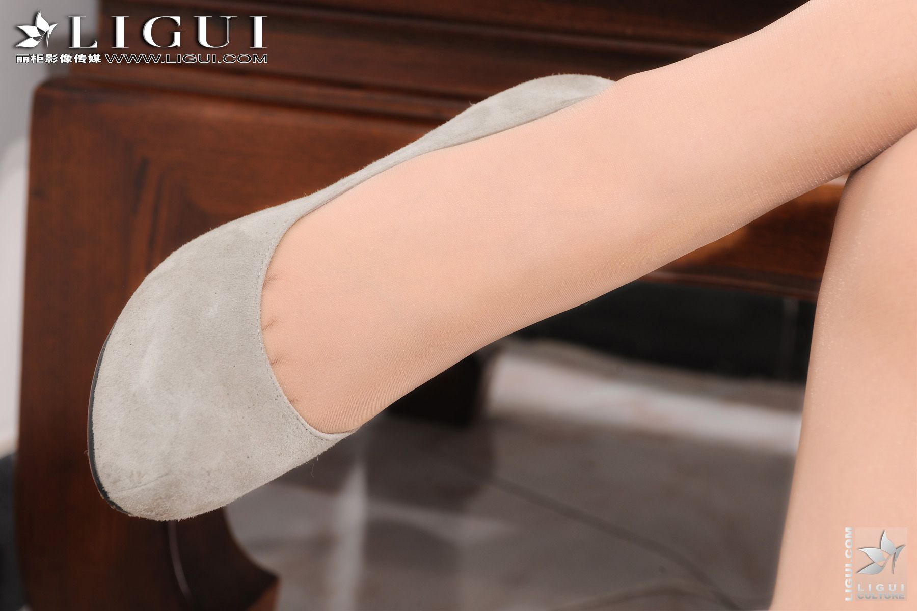 Model 文欣《古榻丝韵》 上下合集 [丽柜LiGui] 美腿玉足写真图片