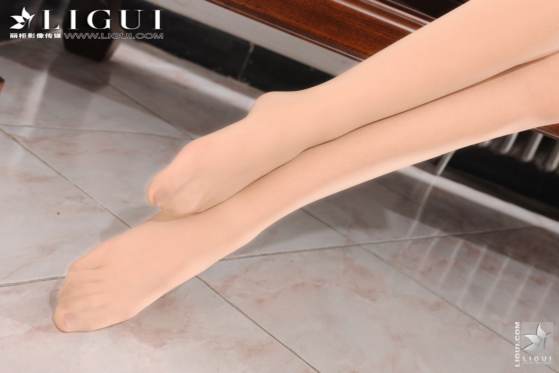 Model 文欣《古榻丝韵》 上下合集 [丽柜LiGui] 美腿玉足写真图片