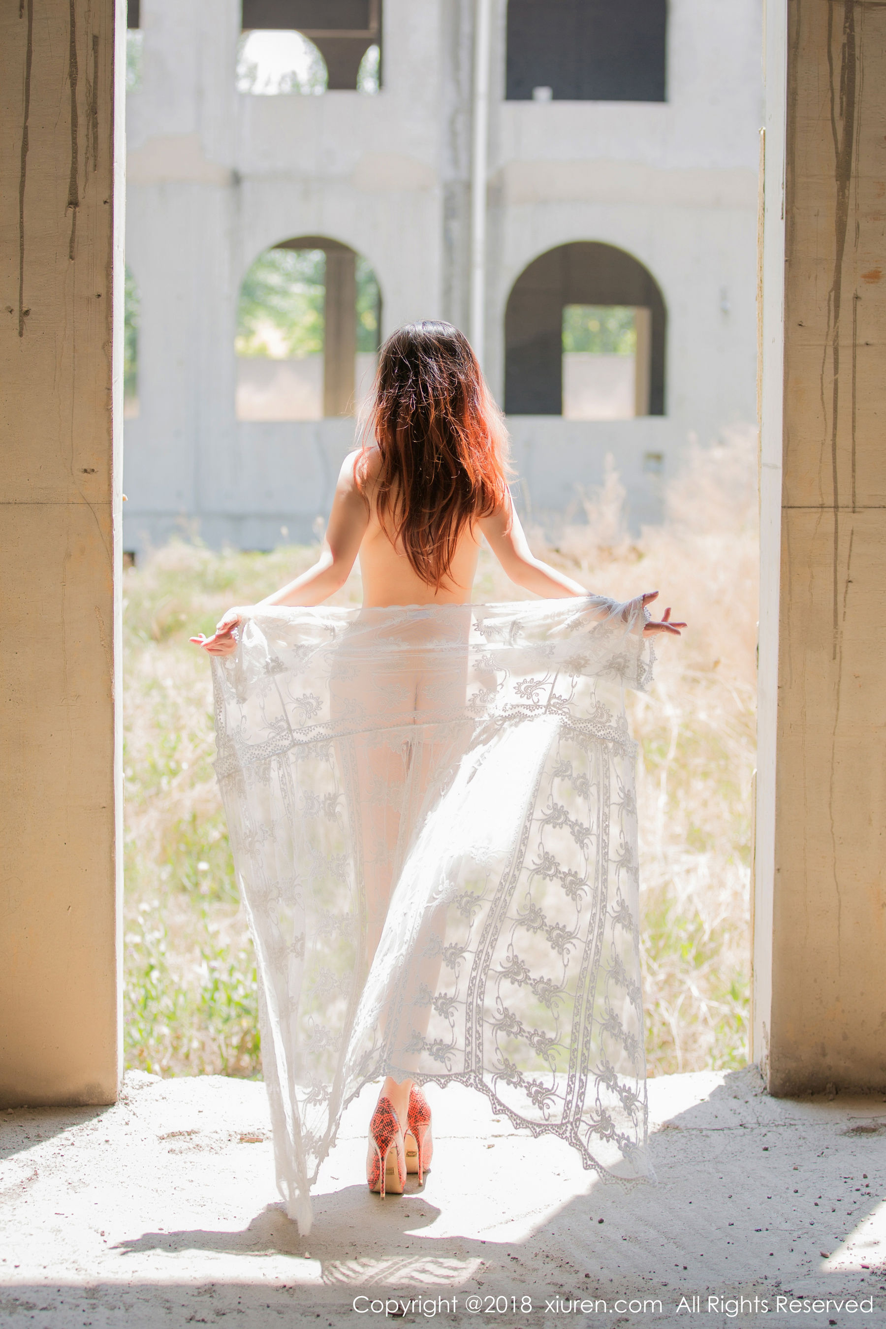 西希白兔《猫耳与猫尾巴制服诱惑》 [秀人XIUREN] No.1071 写真集