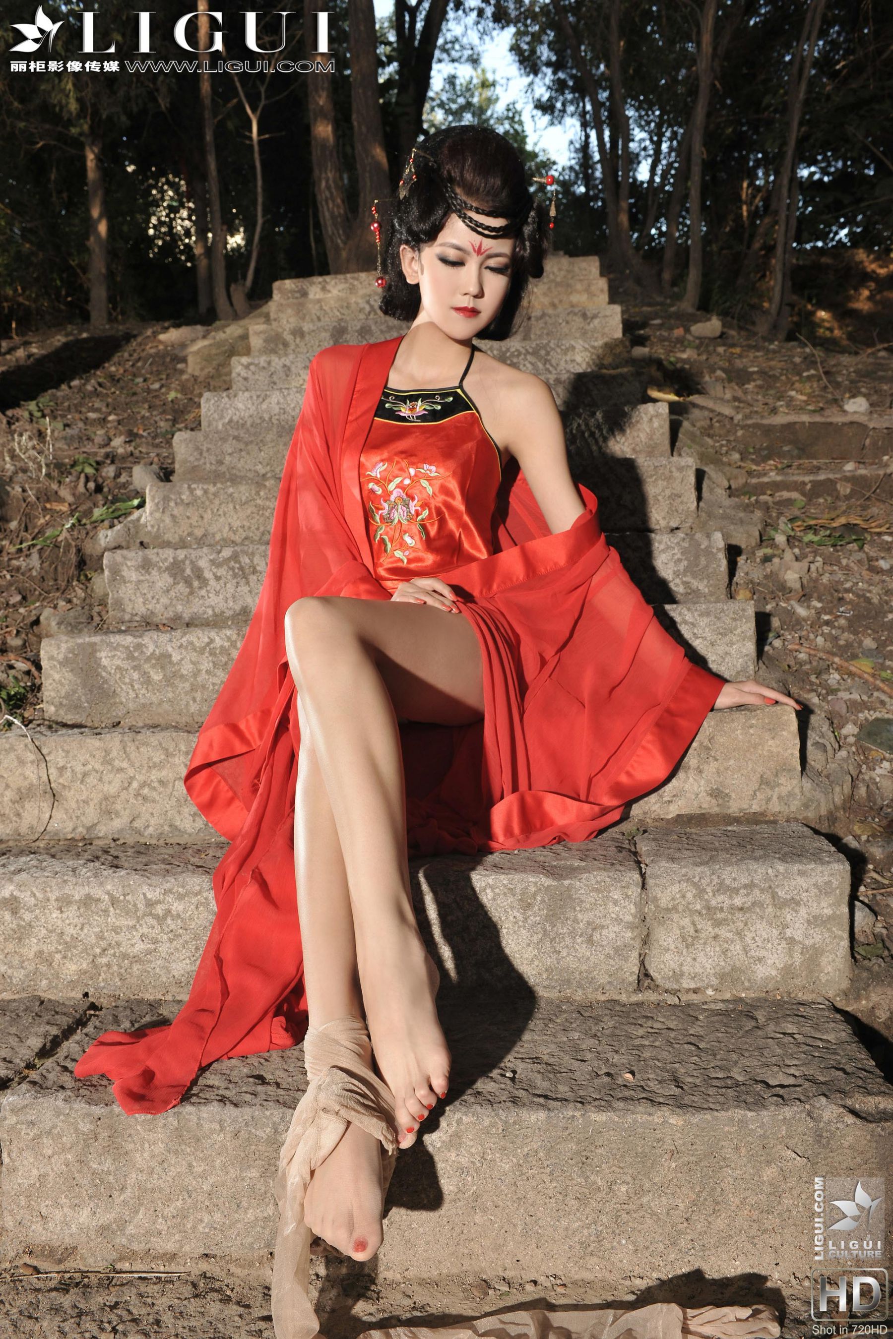 Model 可馨《绝色古典美女》 [丽柜LiGui] 美腿玉足写真图片