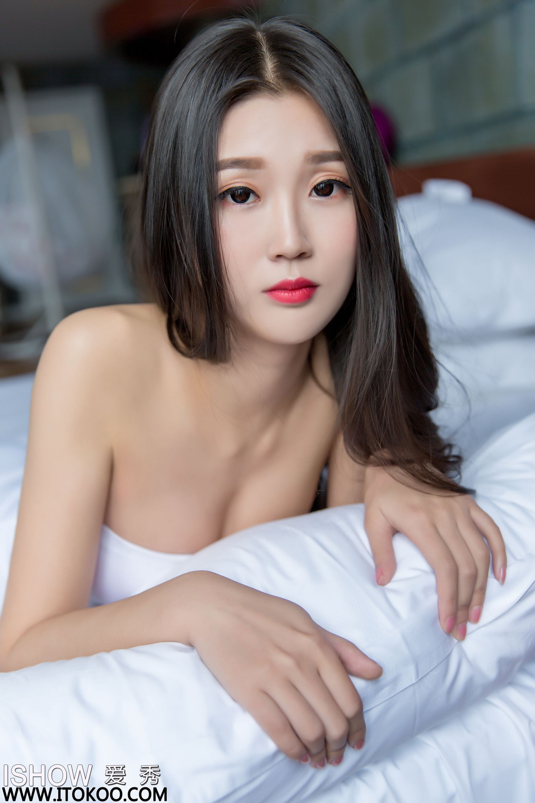 香香静《超薄黑丝与肉丝美腿》 [ISHOW爱秀] NO.103 写真集