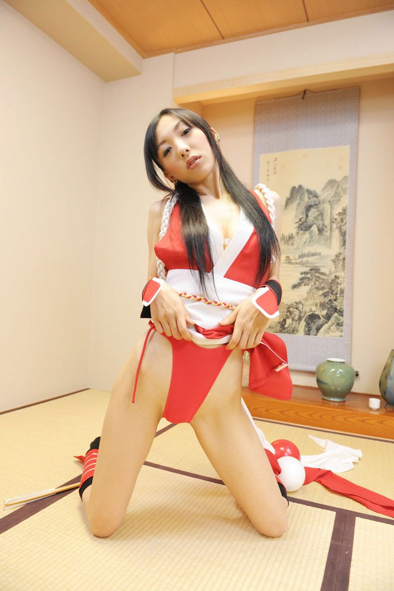 華群みさき 《KING OF FIGHTERS》MAI SHIRANUI 写真集