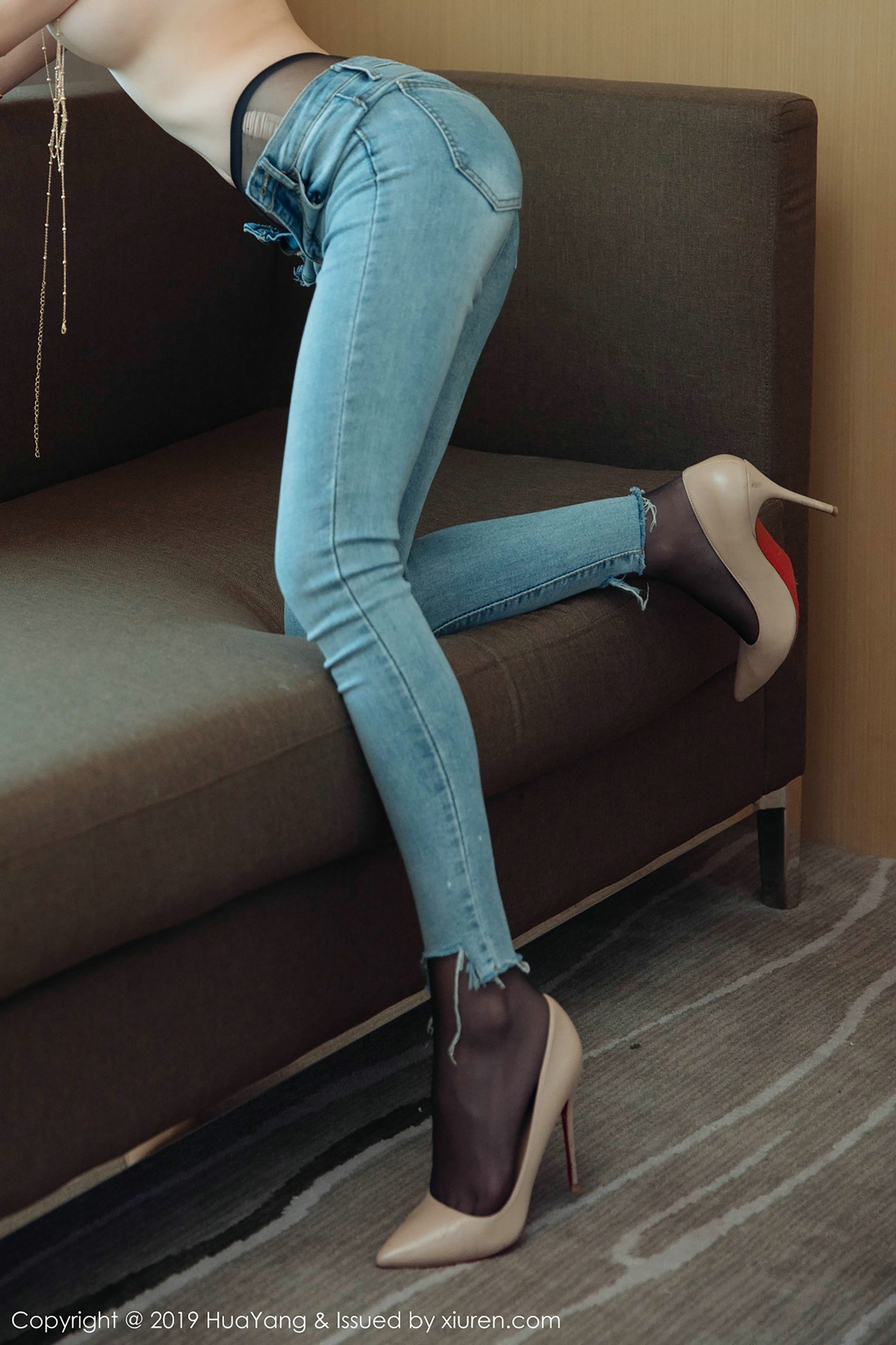 周于希Sandy《牛仔内衣下的S型曲线》 [花漾HuaYang] Vol.110 写真集