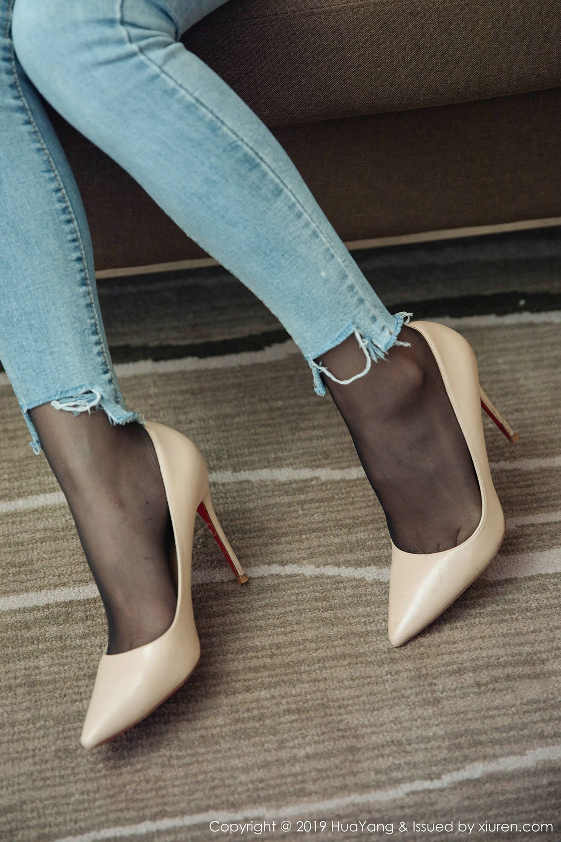 周于希Sandy《牛仔内衣下的S型曲线》 [花漾HuaYang] Vol.110 写真集